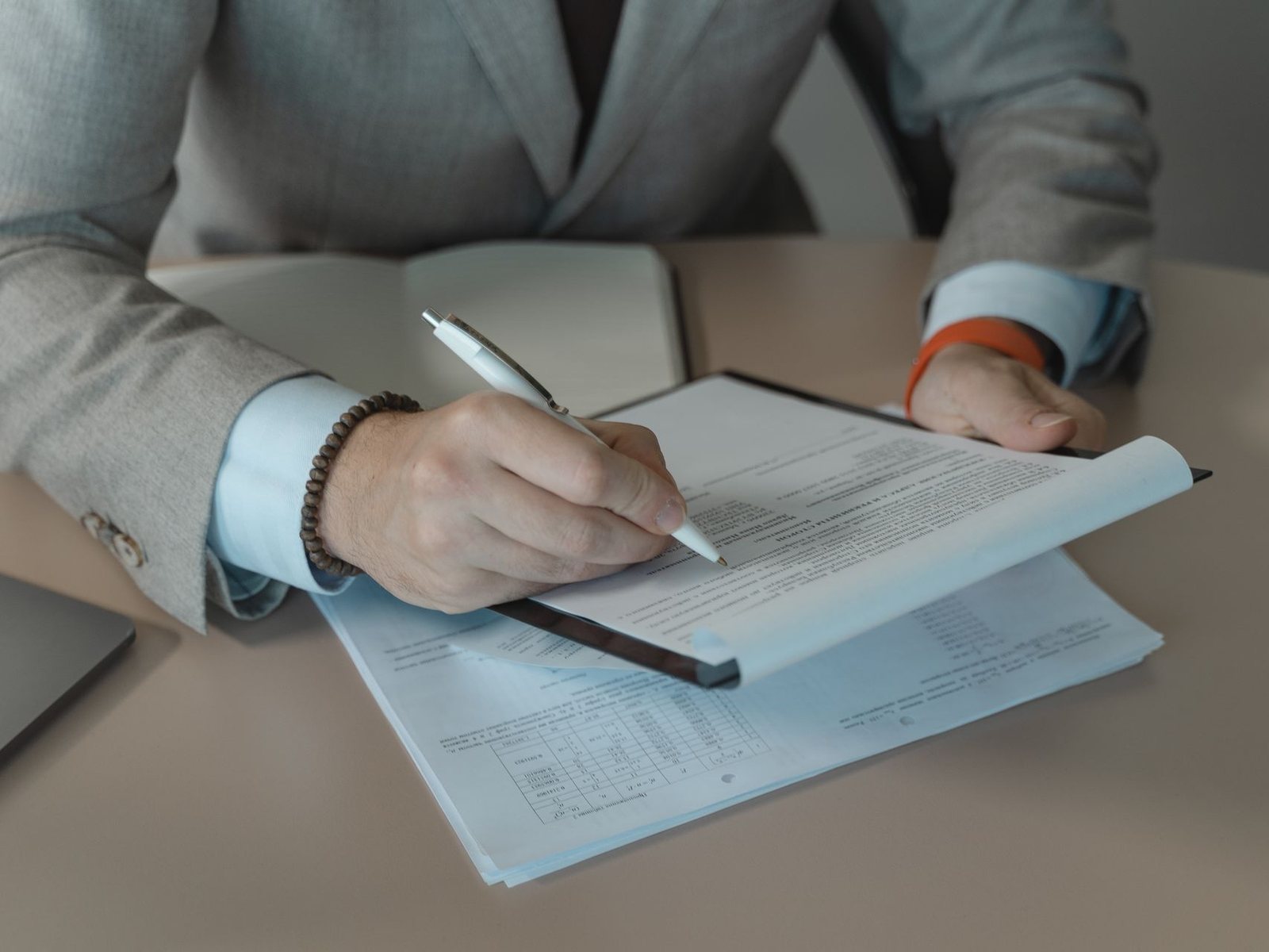 Writing notes in a client folder while preparing a phone call